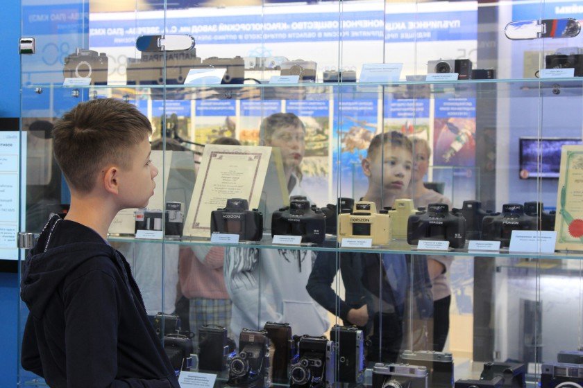 Более 600 учащихся из разных регионов России посетили предприятия «Швабе»