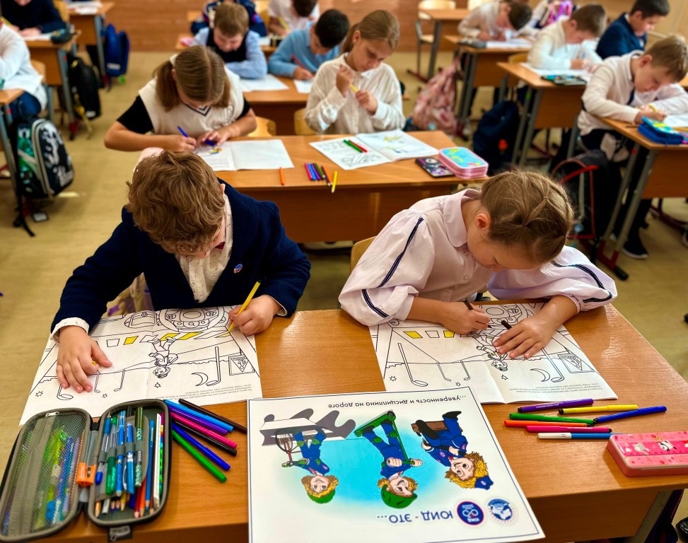 Красногорские школьники получили раскраски по БДД